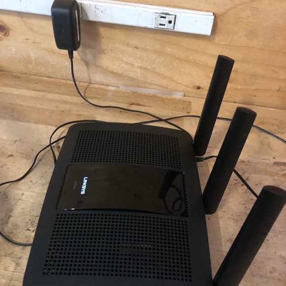 Linksys EA7300 AC1750 MU-MIMO Dual-Band Gigabit Wi-Fi Wireless Router w/ Adapter - Picture 5 of 15